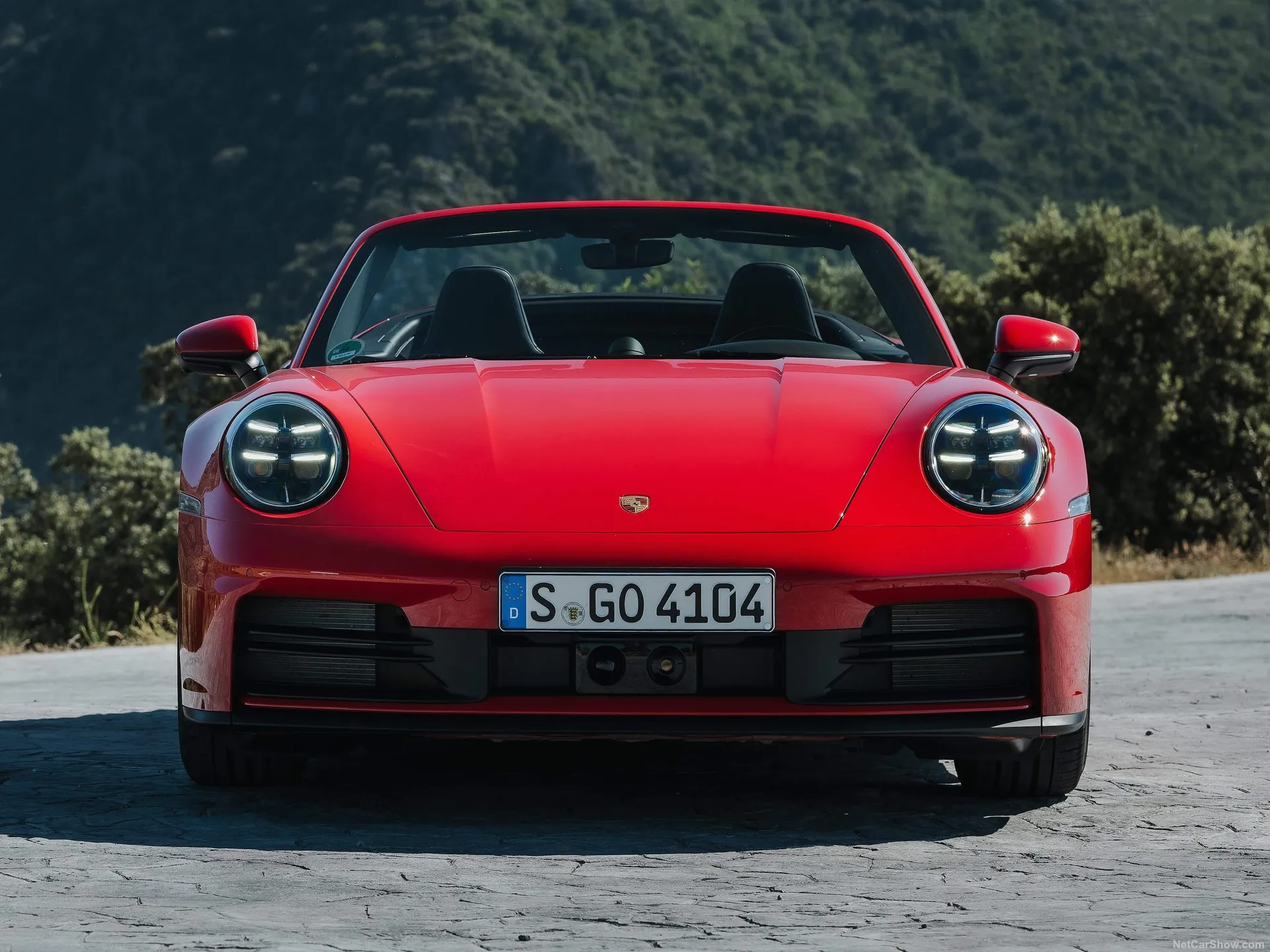 Porsche 911 Carrera Cabriolet (2025) – zepředu
