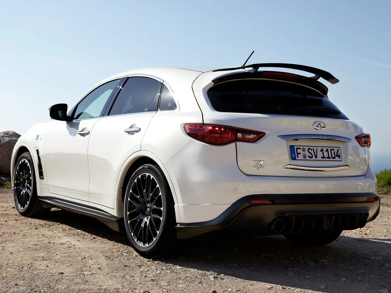 Infiniti FX Vettel Edition (2013) – zadní tříčtvrteční pohled
