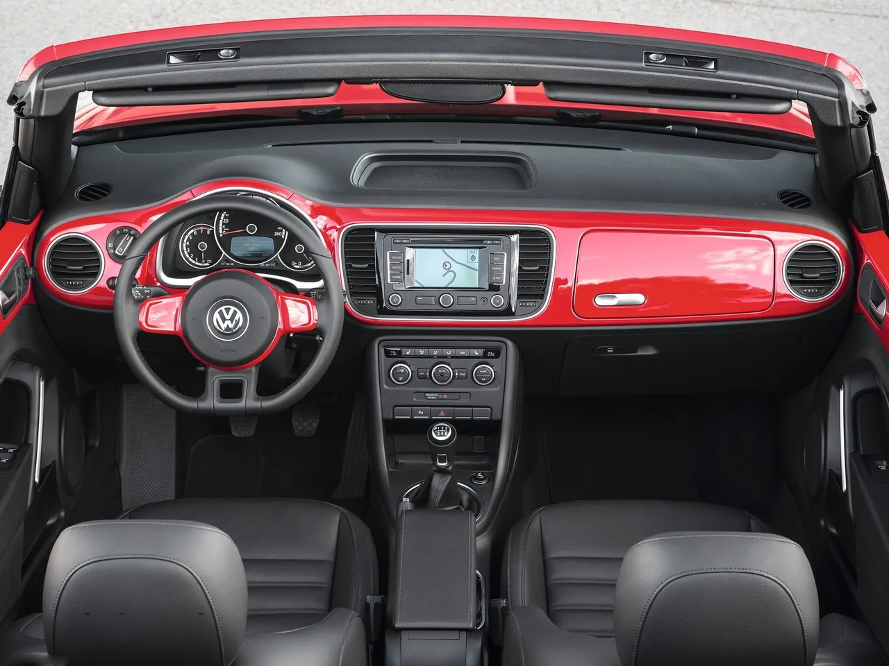 Volkswagen Beetle Convertible (2013) – interiér