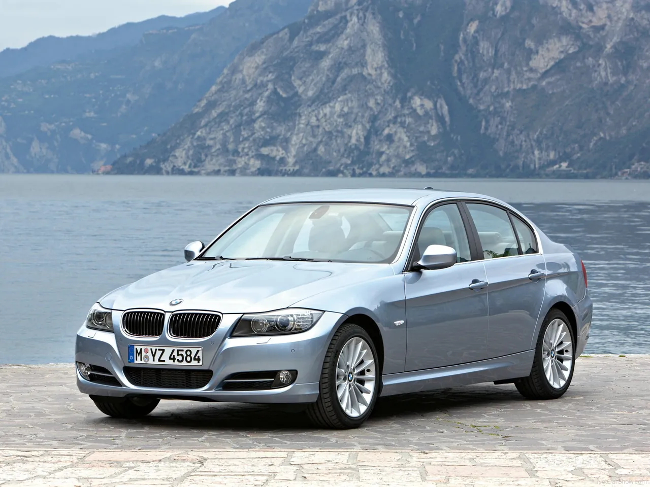 BMW 3-Series (2009)