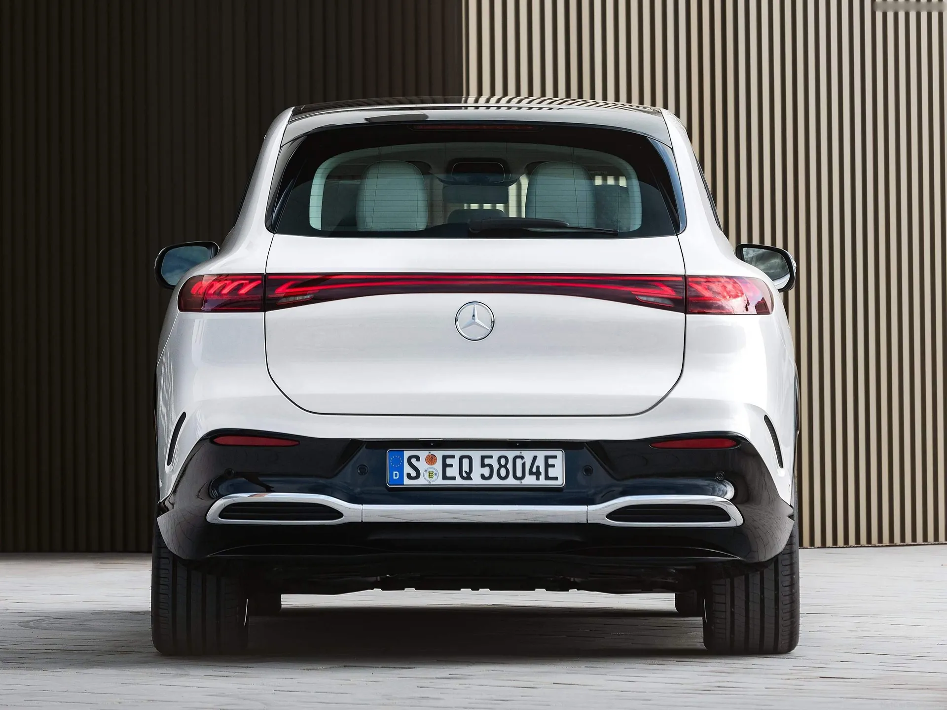 Mercedes-Benz EQS SUV (2023) - Rear