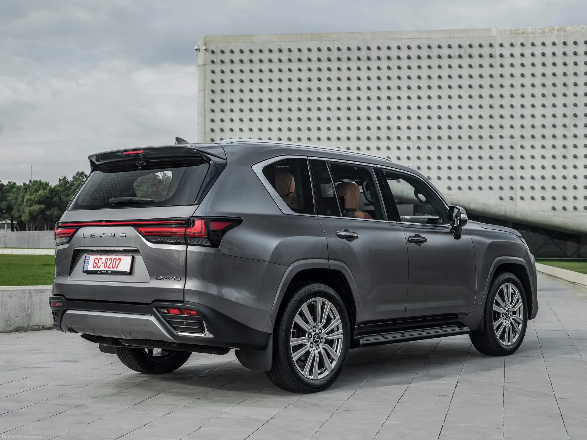 Lexus LX (2022) – zadní tříčtvrteční pohled