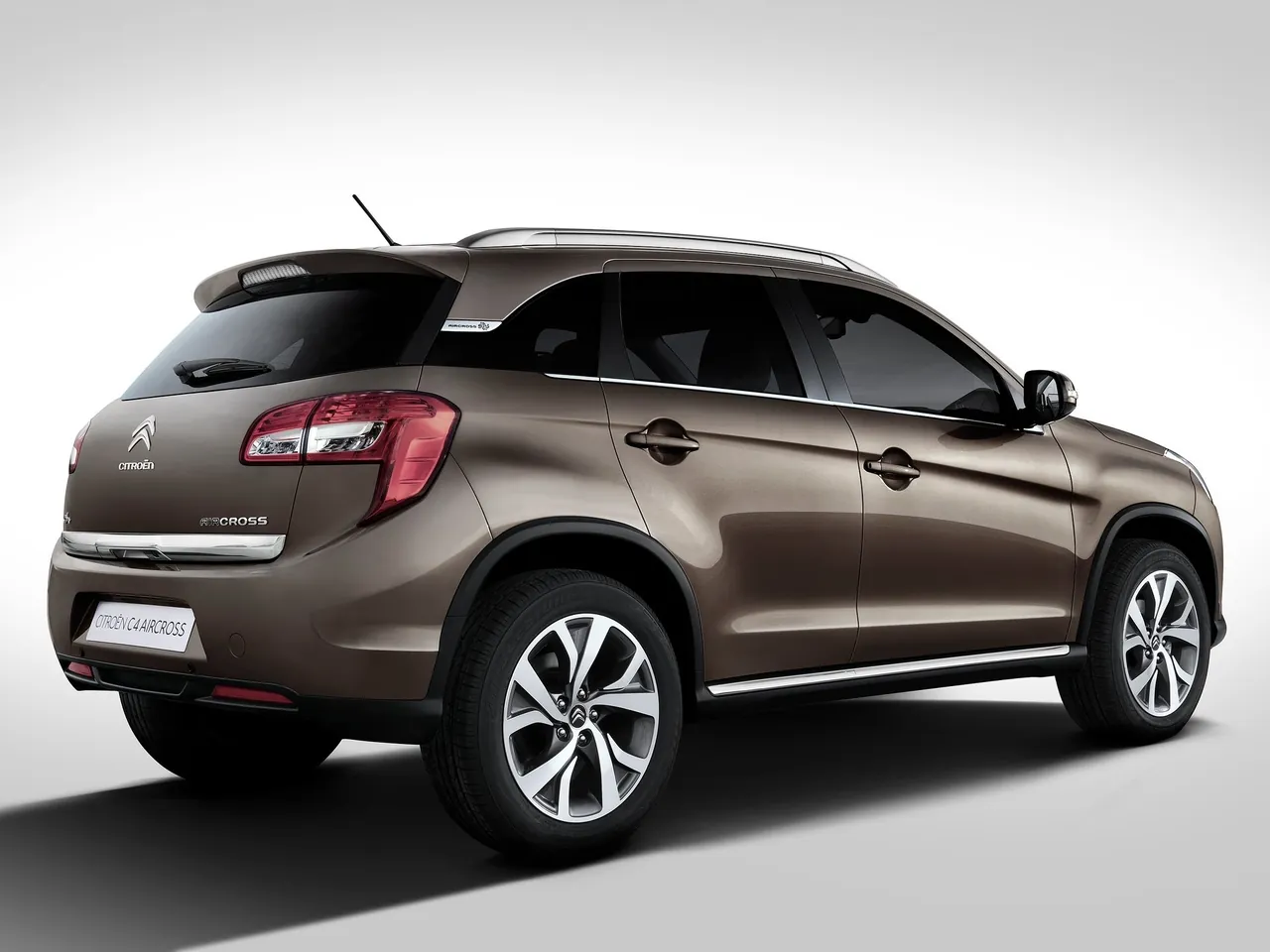 Citroen C4 Aircross (2013) – zadní tříčtvrteční pohled