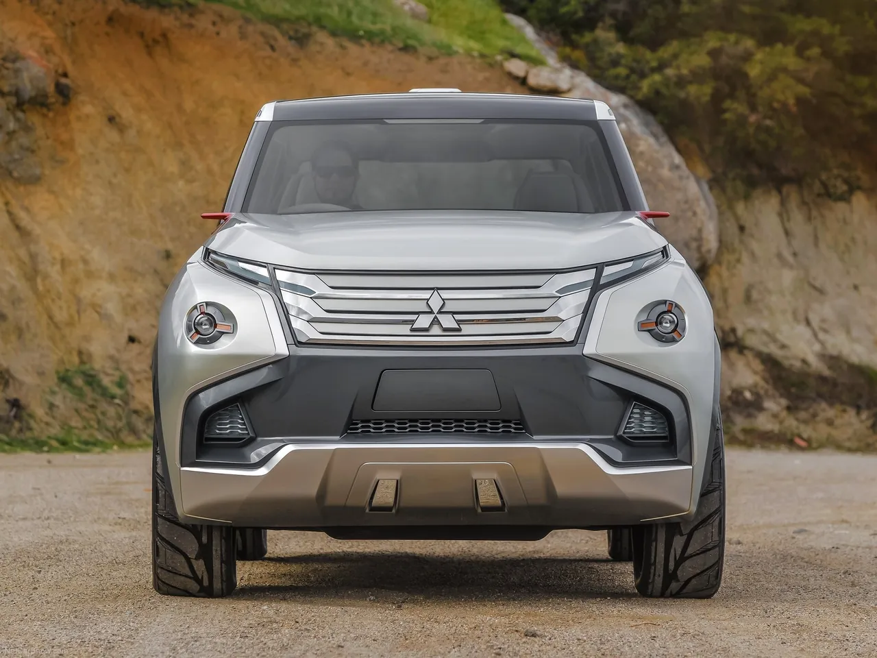 Mitsubishi GC-PHEV Concept (2015) – zepředu