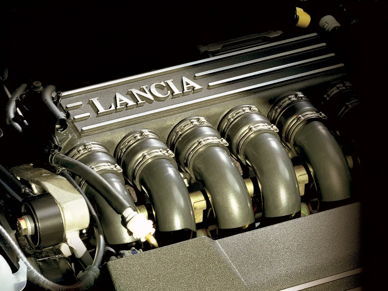 Lancia Thesis (2002) – motorový prostor