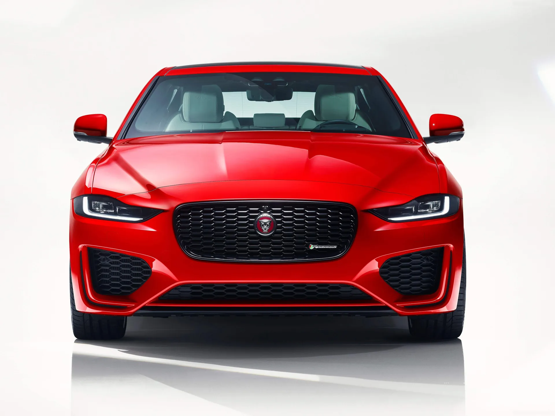 Jaguar XE (2020) – zepředu