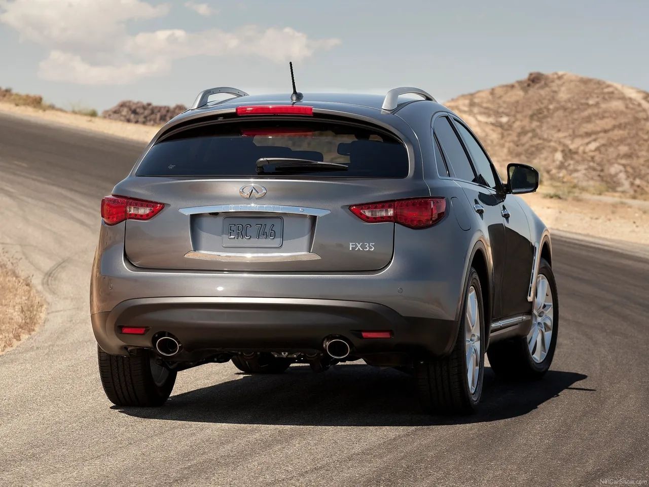 Infiniti FX (2012) – zadní tříčtvrteční pohled