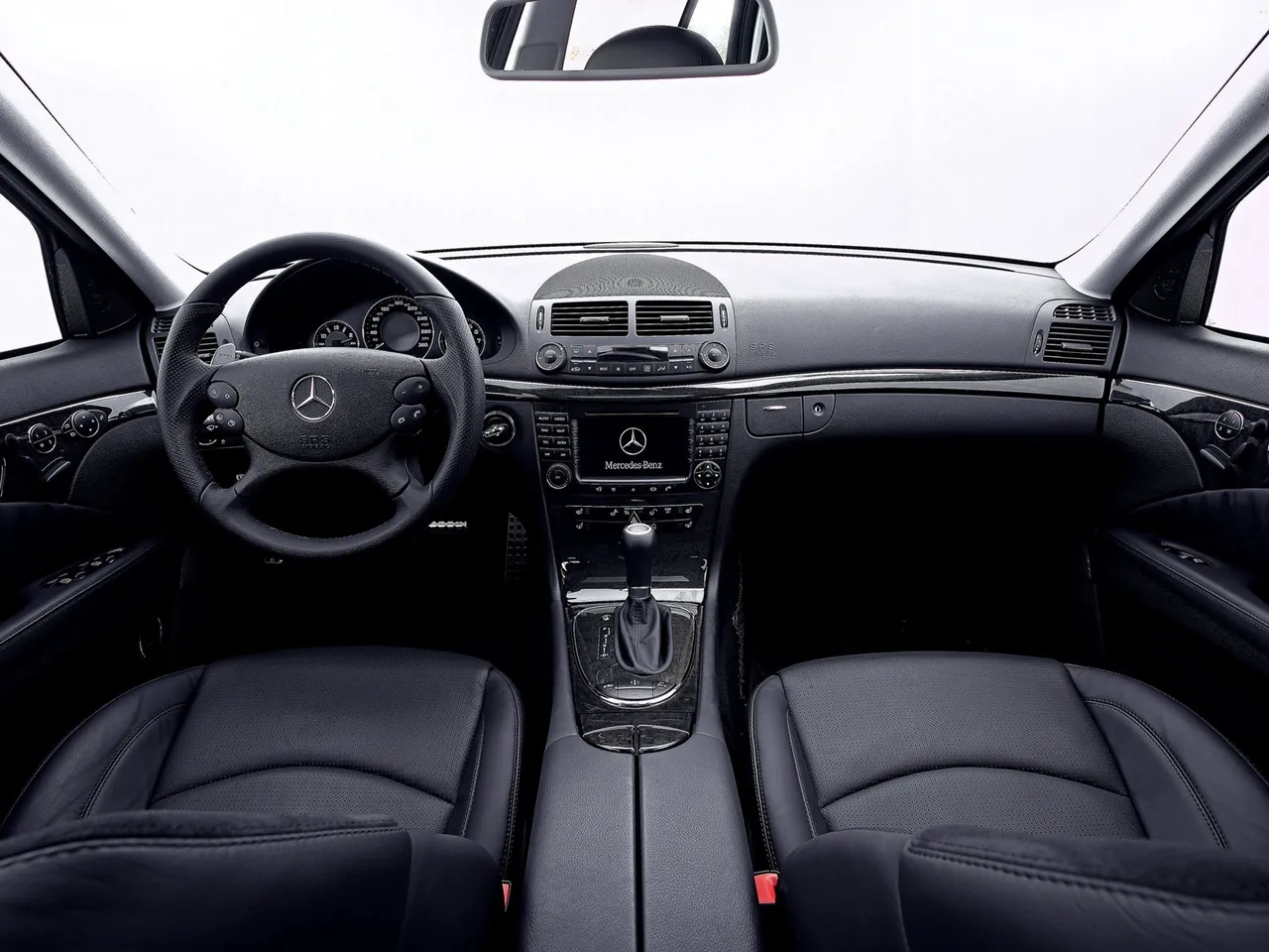 Mercedes-Benz E 63 AMG (2006) - Interior