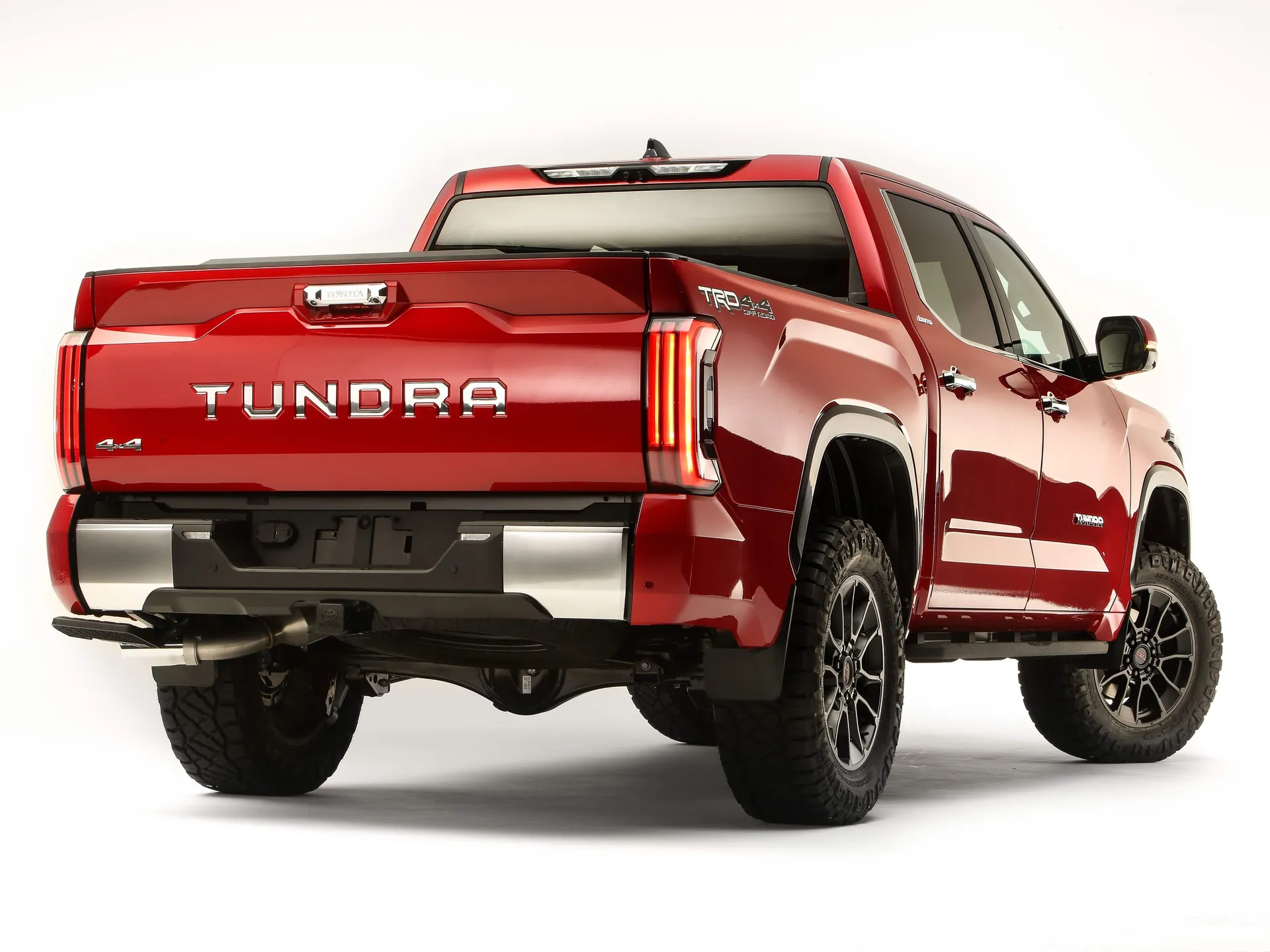 Toyota Tundra Lifted SEMA Concept (2021) – zadní tříčtvrteční pohled