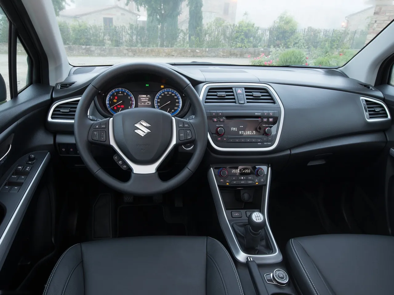 Suzuki SX4 (2014) – interiér