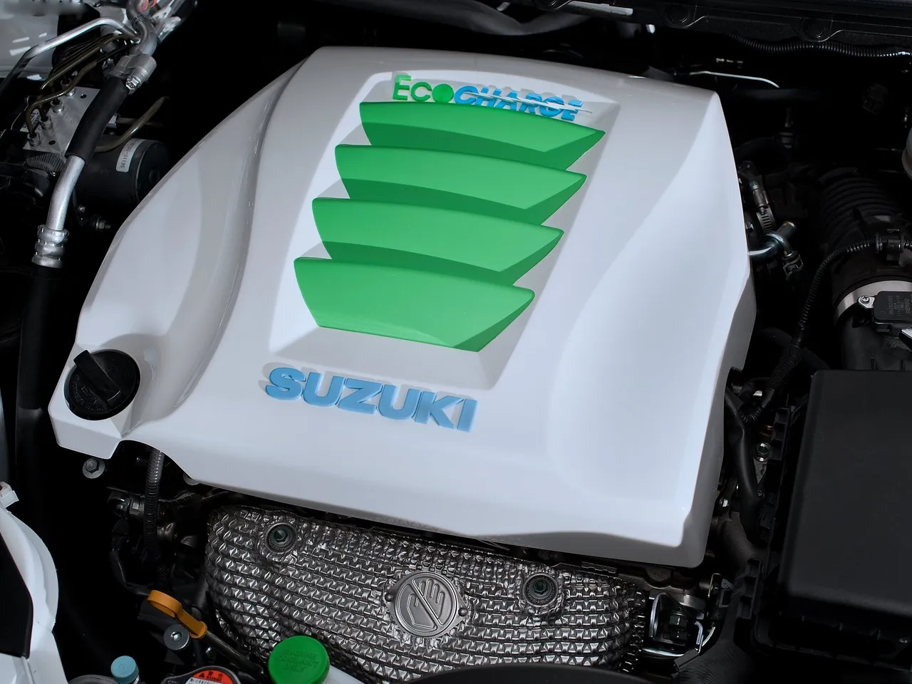 Suzuki Kizashi EcoCharge Concept (2011) – motorový prostor