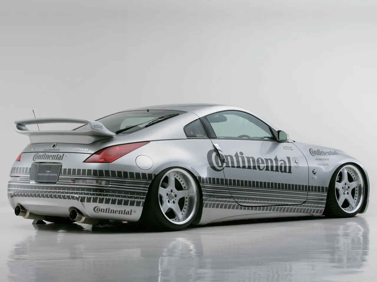 Wald Nissan Z33 (2003) – zadní tříčtvrteční pohled
