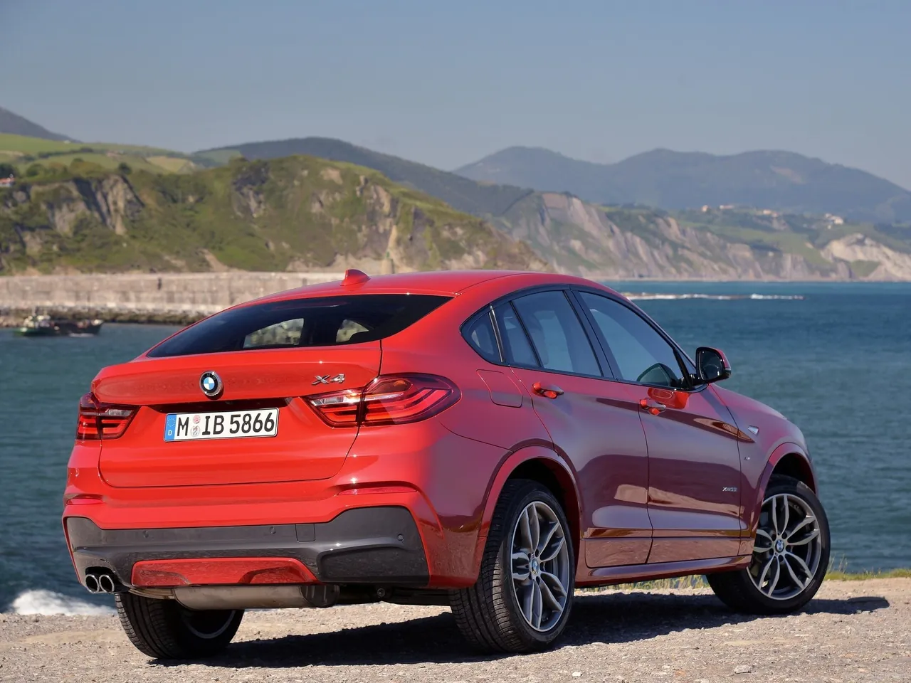 BMW X4 (2015) – zadní tříčtvrteční pohled