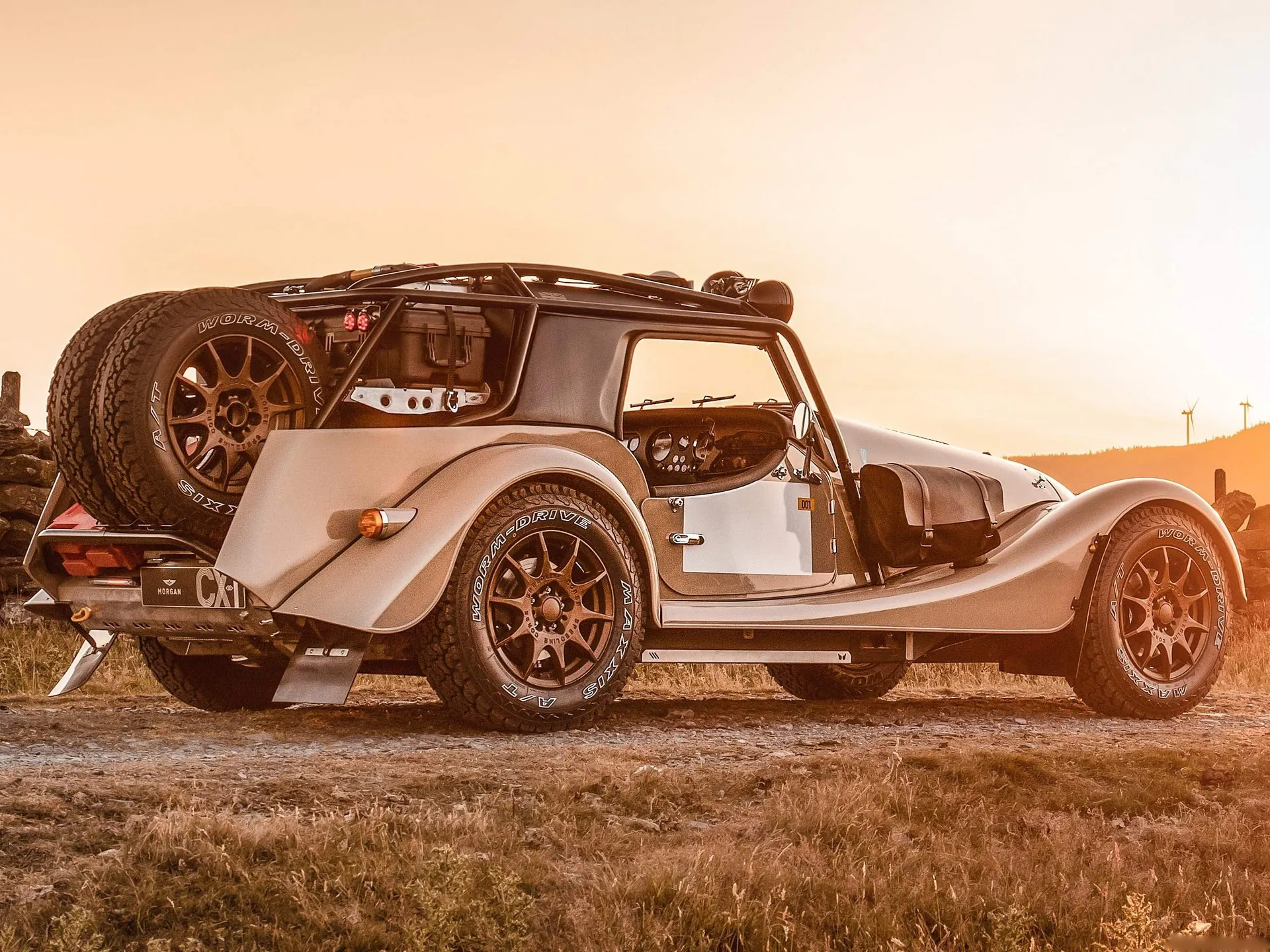 Morgan Plus Four CX-T (2021) – zadní tříčtvrteční pohled