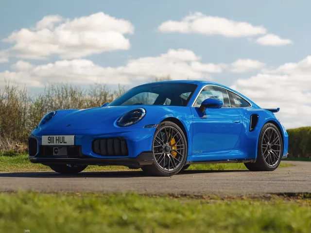 Porsche 911 Turbo S [UK] (2026)