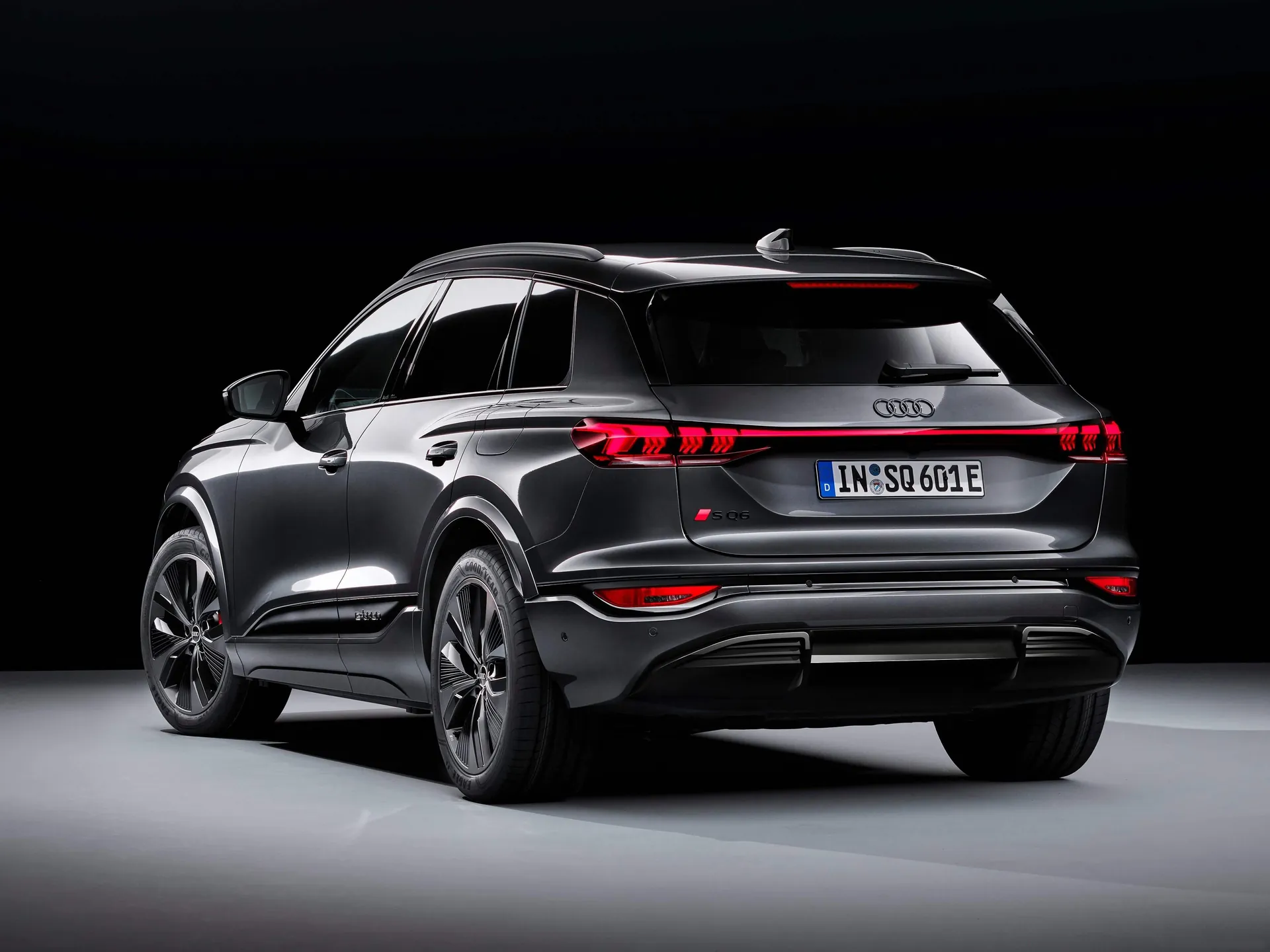 Audi SQ6 e-tron (2025) – zadní pohled