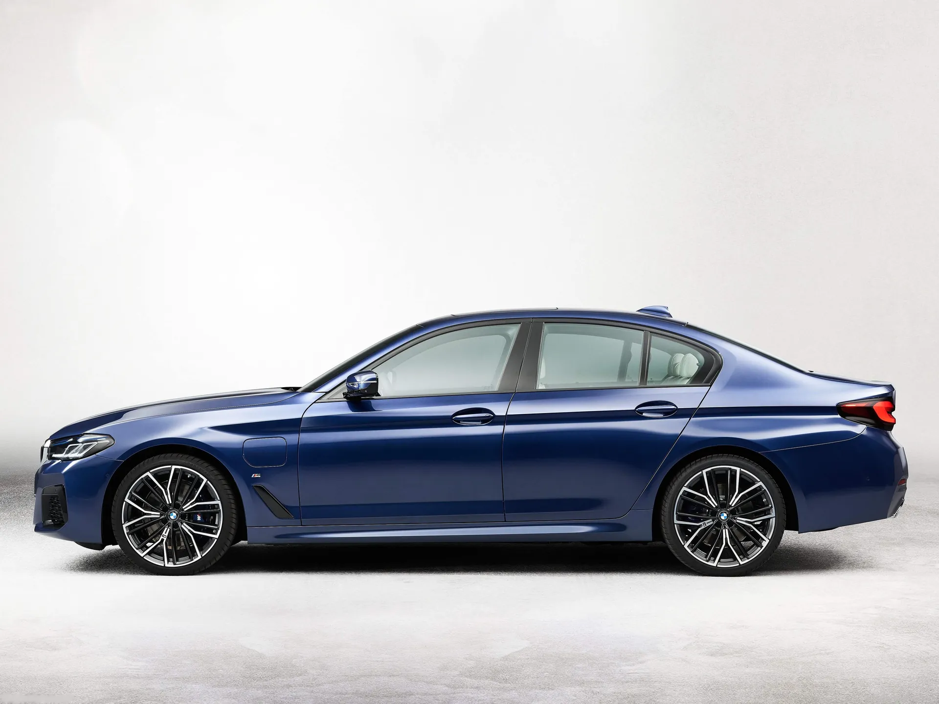 BMW 5-Series (2021) - Side Profile