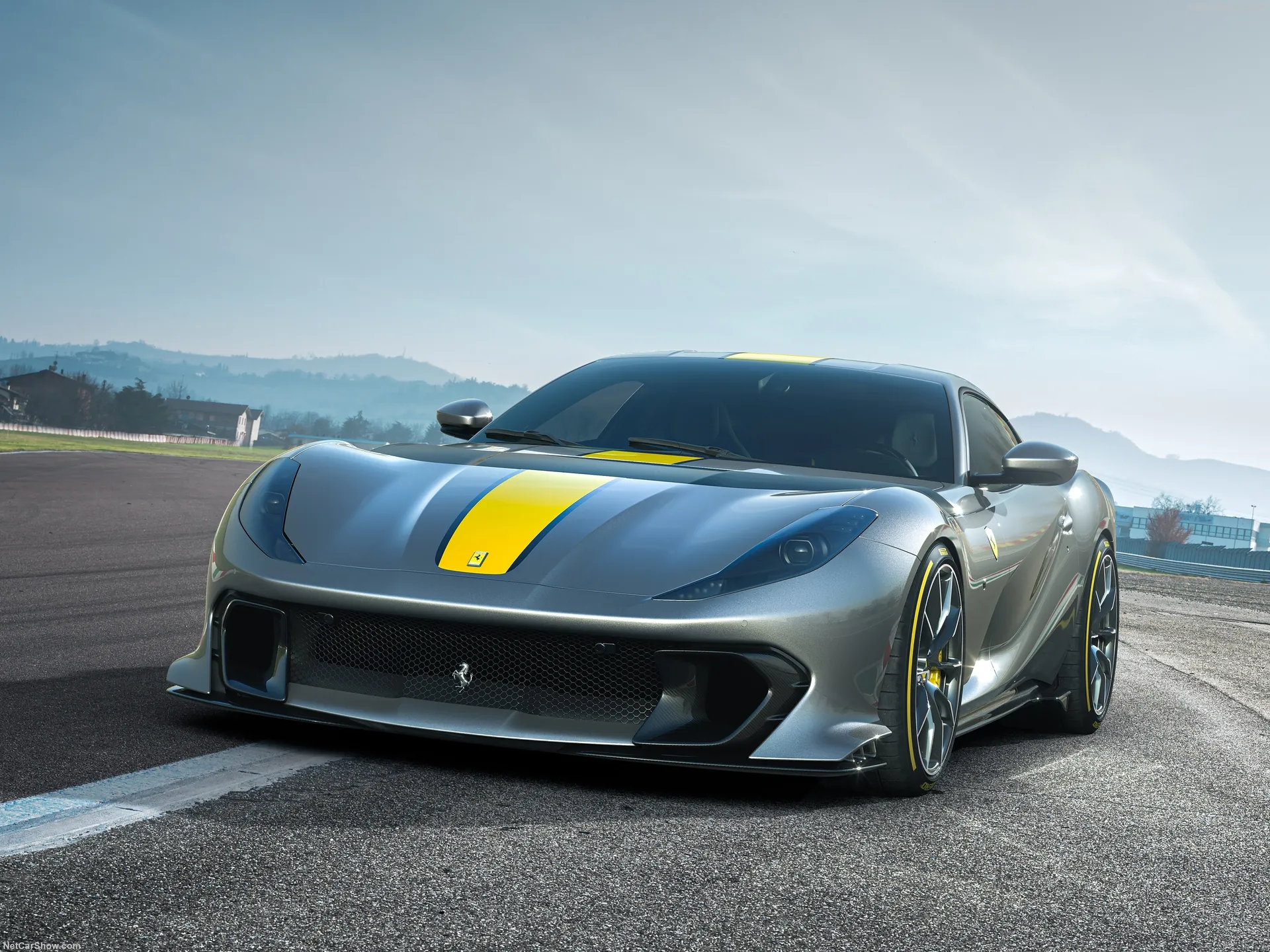 Ferrari 812 Competizione (2021)