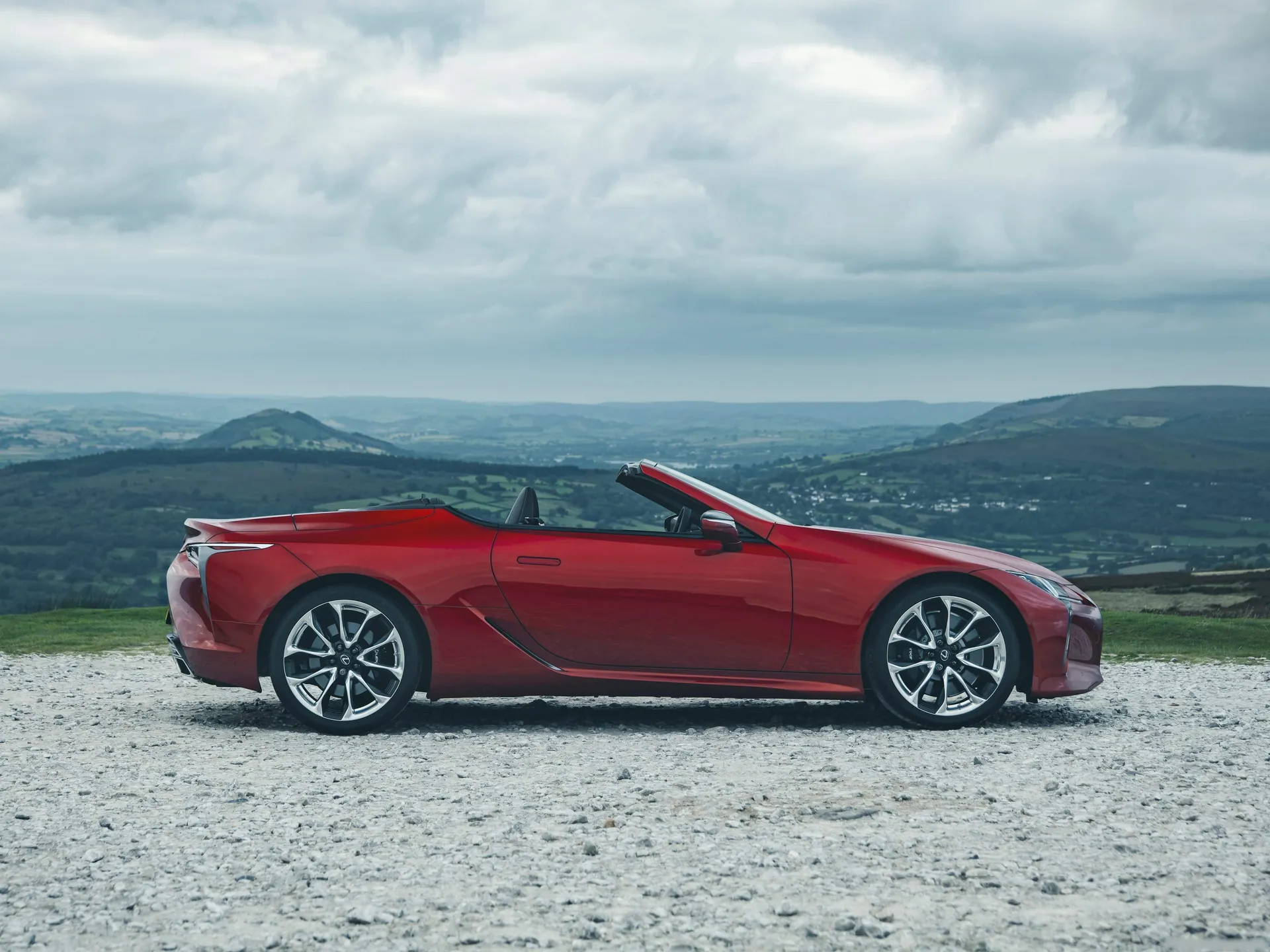 Lexus LC Convertible [UK] (2021) – boční profil