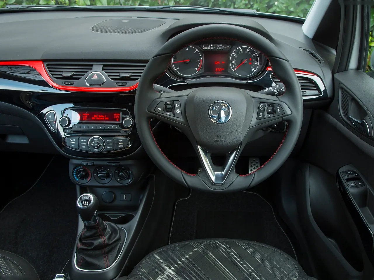 Vauxhall CorsaVan (2015) – interiér