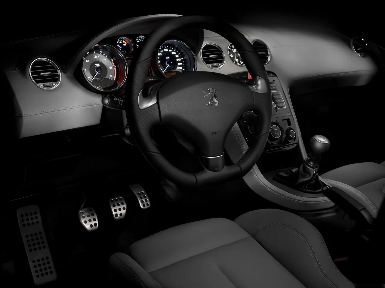 Peugeot RCZ (2011) – interiér