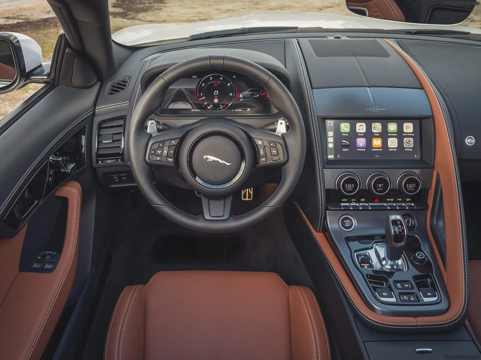 Jaguar F-Type Convertible (2021) – interiér