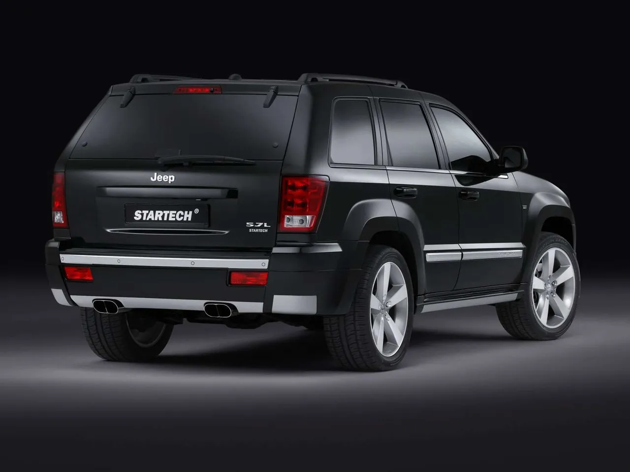 Startech Jeep Grand Cherokee (2005) – zadní tříčtvrteční pohled