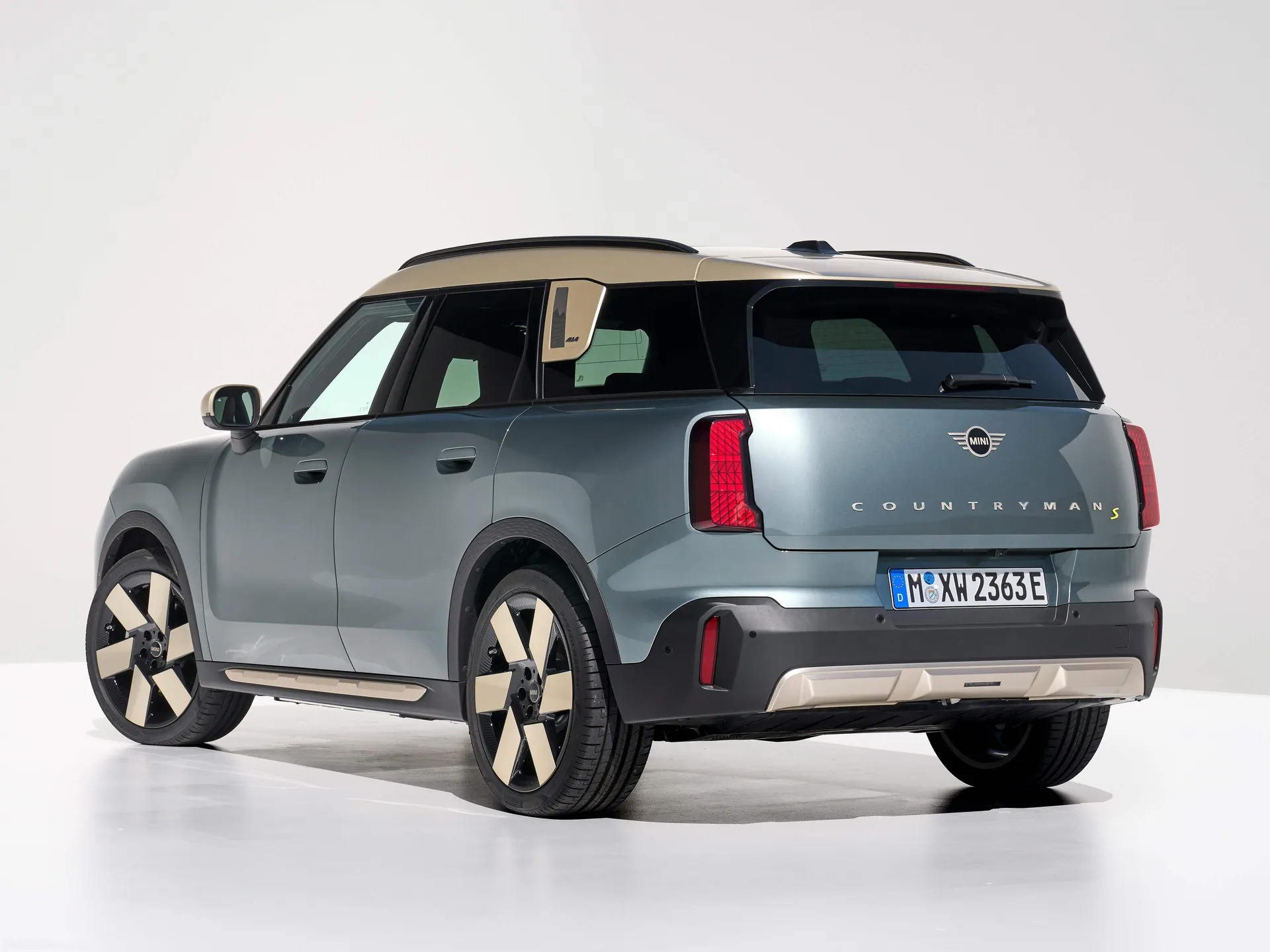 Mini Countryman SE ALL4 (2024) – zadní tříčtvrteční pohled