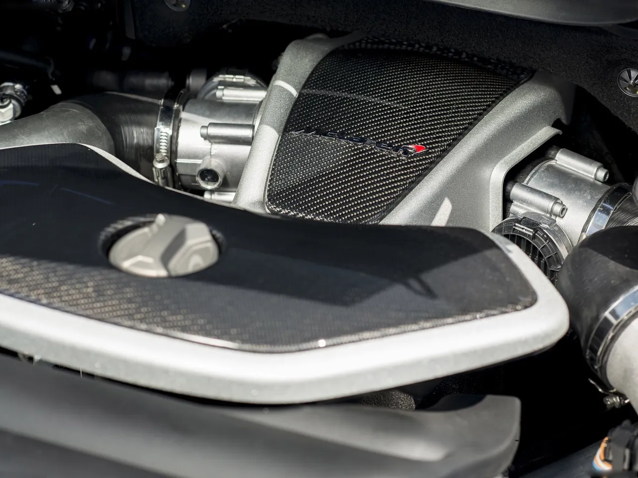 McLaren 650S Spider (2015) - Engine Bay