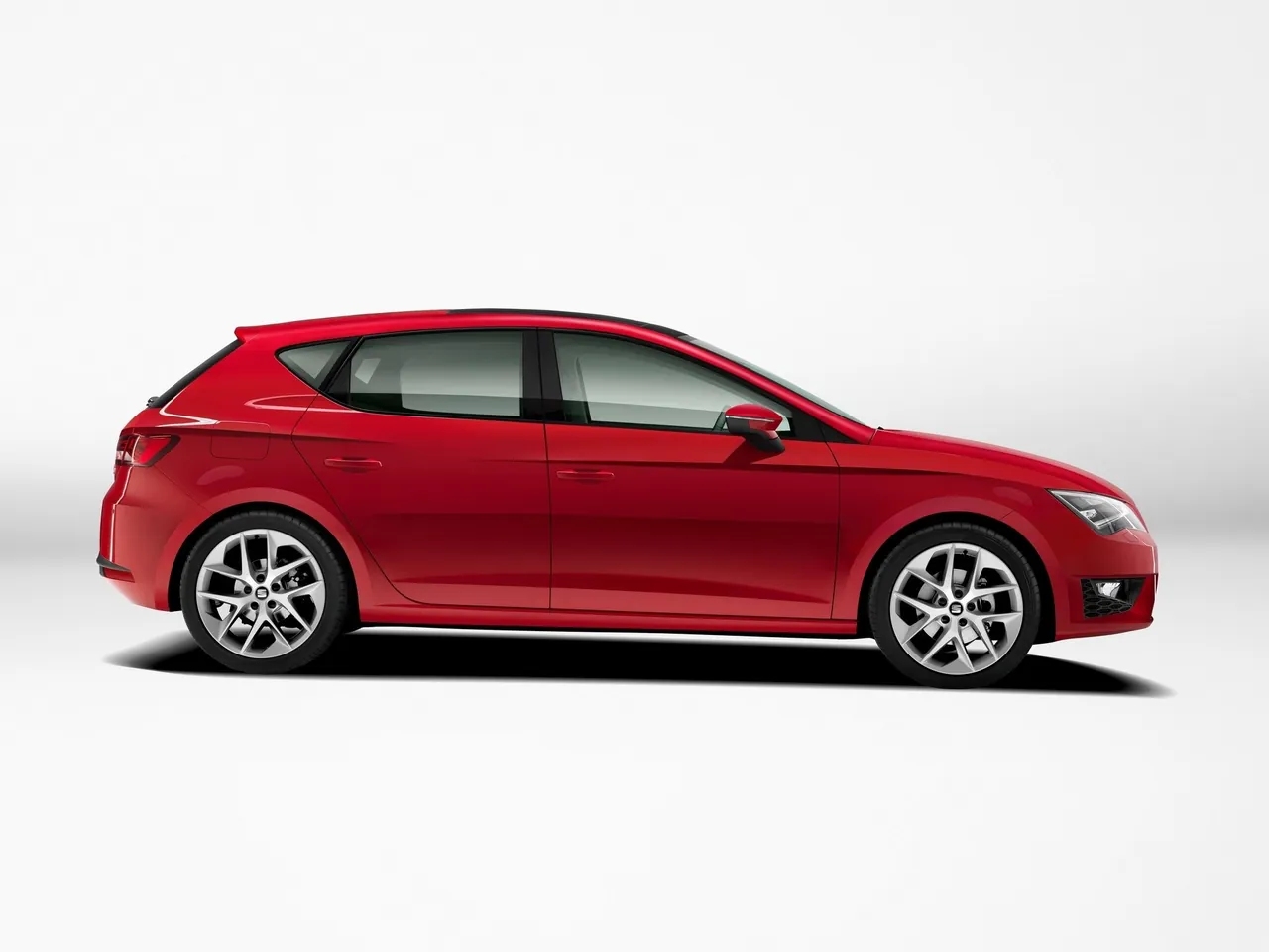 Seat Leon (2013) – boční profil