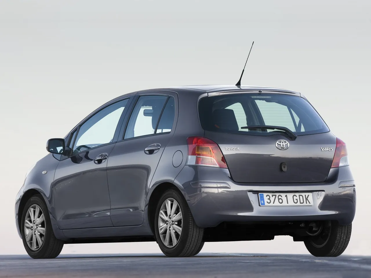 Toyota Yaris (2009) - Rear Three-Quarter