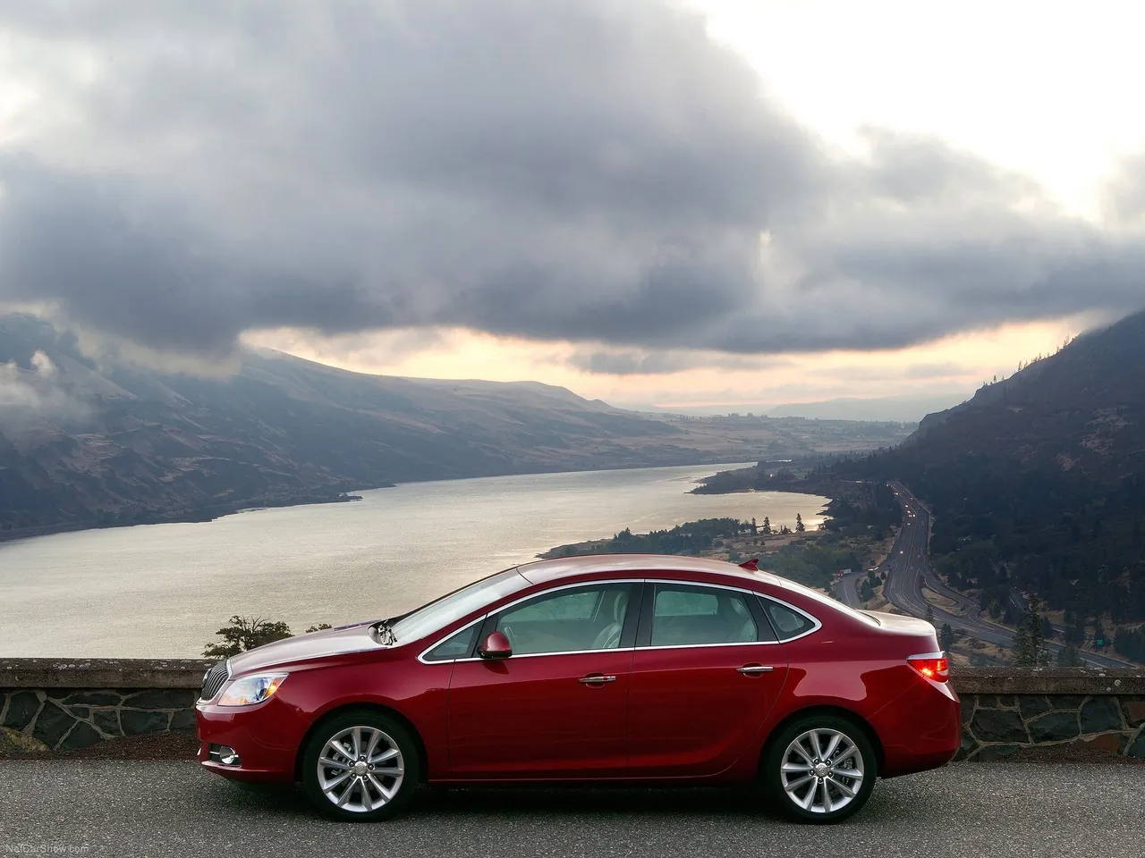 Buick Verano (2012) – boční profil