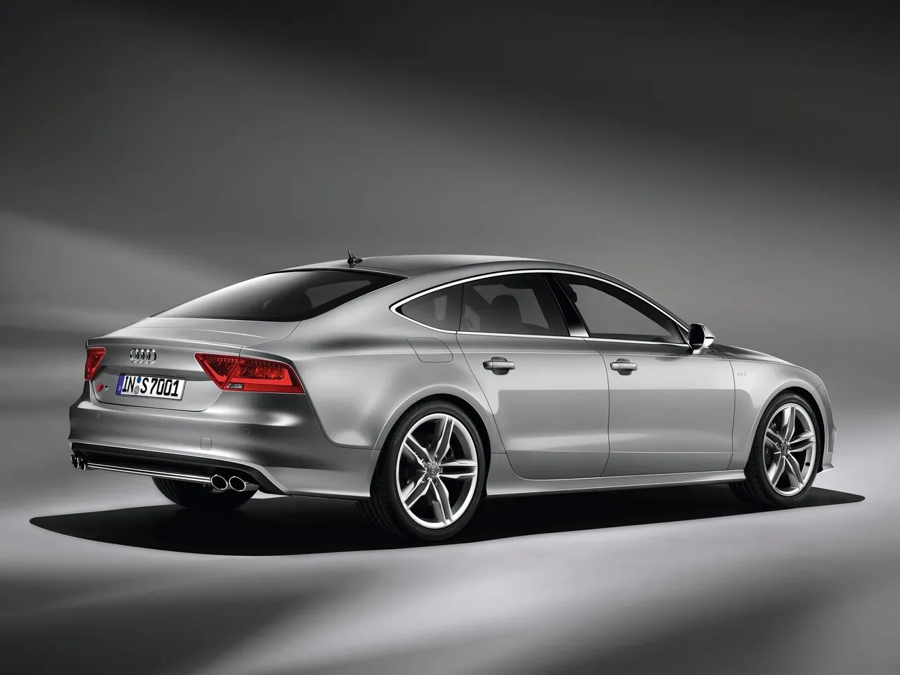 Audi S7 Sportback (2013) – zadní tříčtvrteční pohled