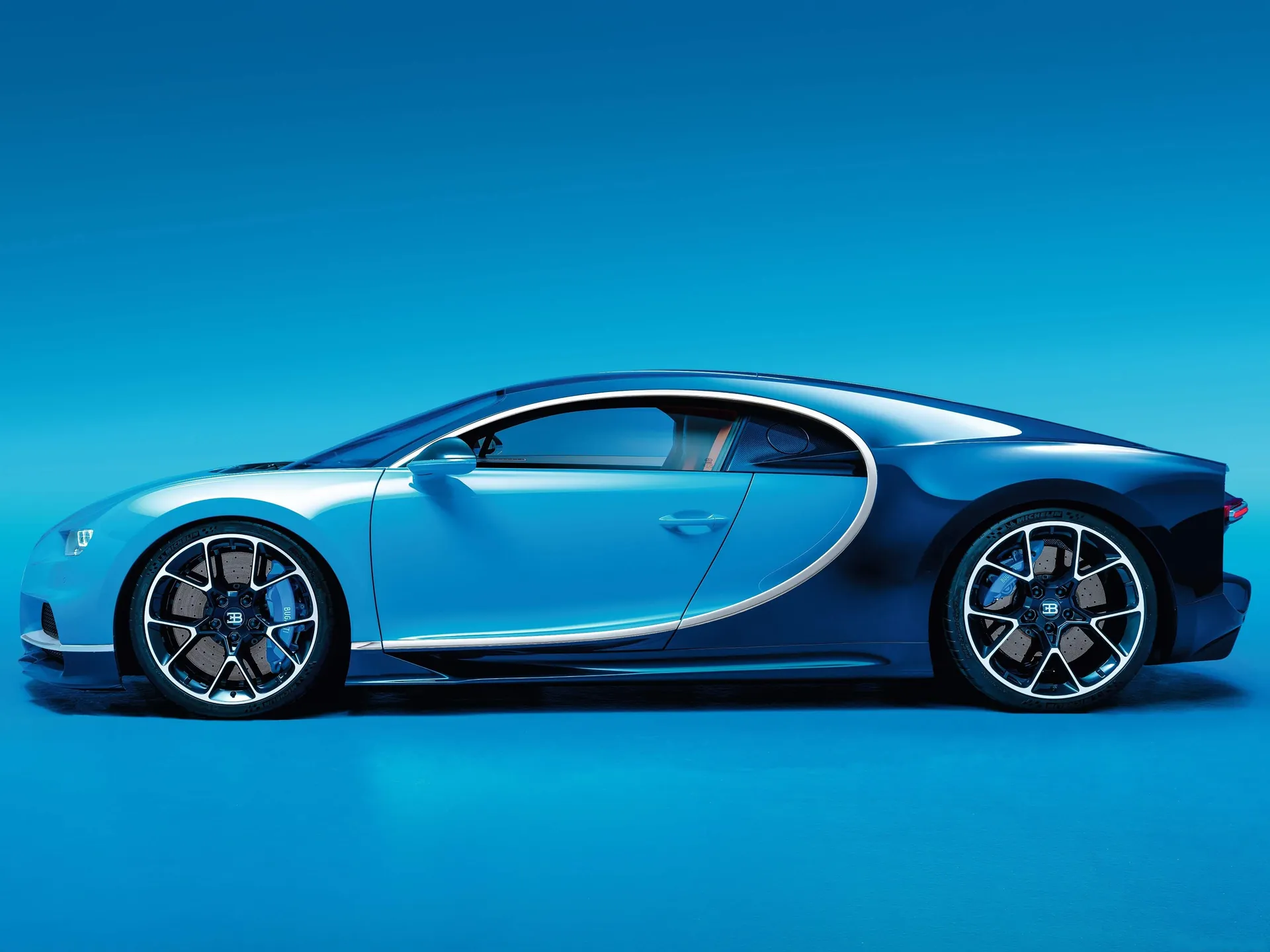 Bugatti Chiron (2017) – boční profil
