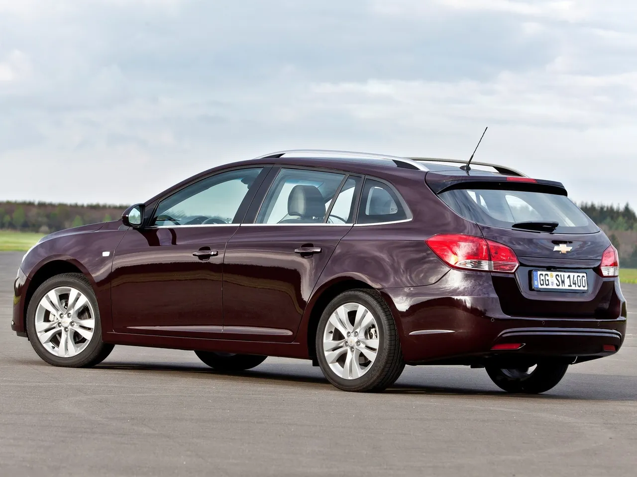 Chevrolet Cruze Station Wagon (2013) – zadní tříčtvrteční pohled