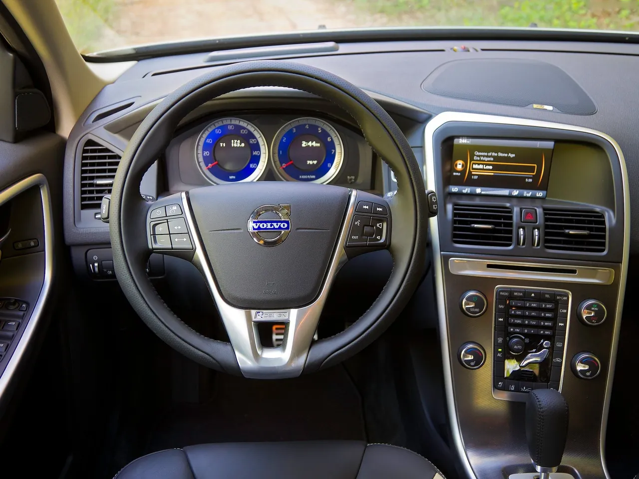 Volvo XC60 R-Design (2010) – interiér