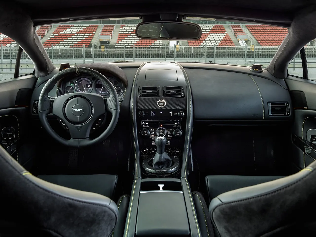 Aston Martin V8 Vantage N430 (2015) – interiér