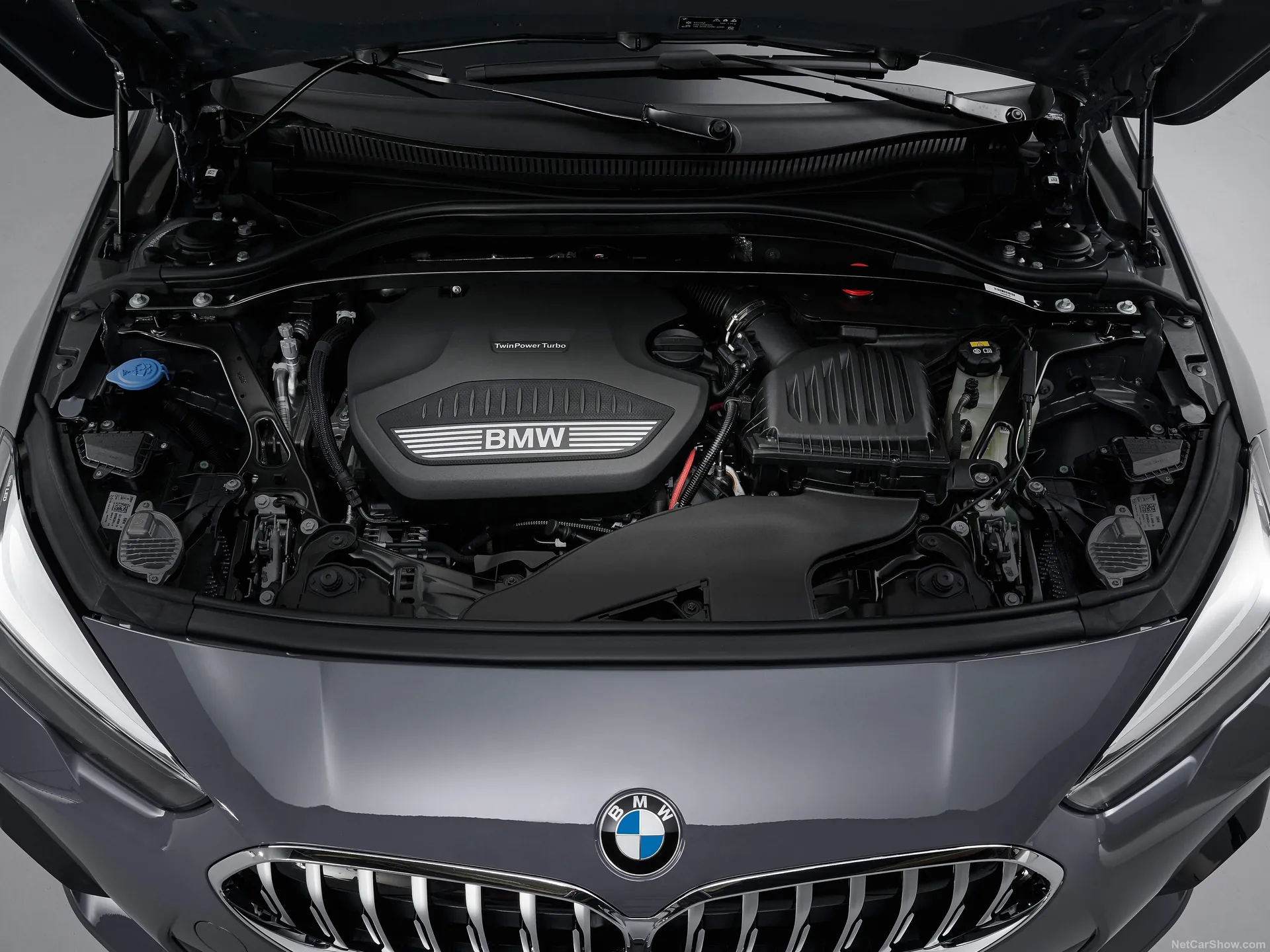 BMW 2-Series Gran Coupe (2020) – motorový prostor