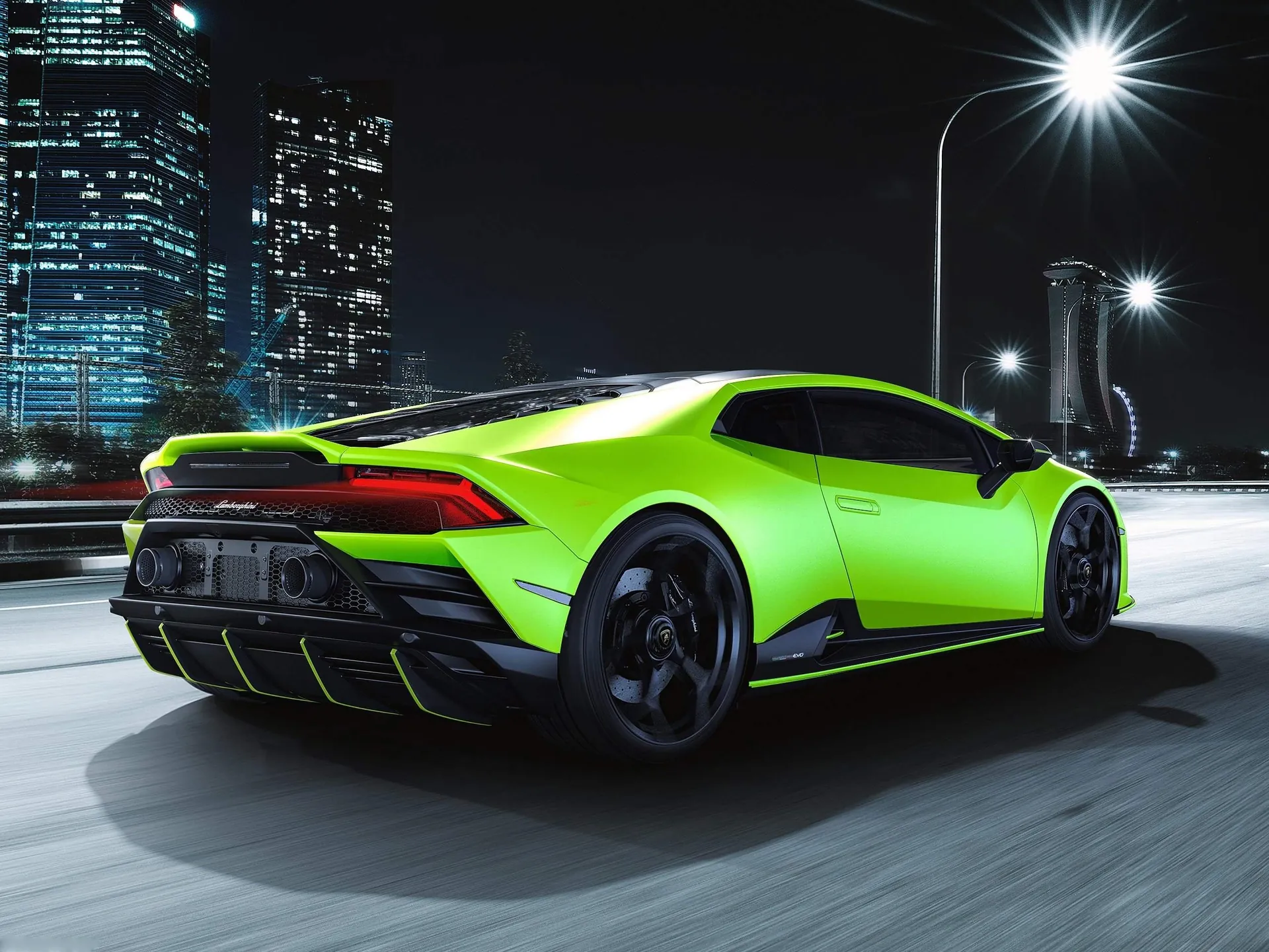 Lamborghini Huracan Evo Fluo Capsule (2021) – zadní tříčtvrteční pohled
