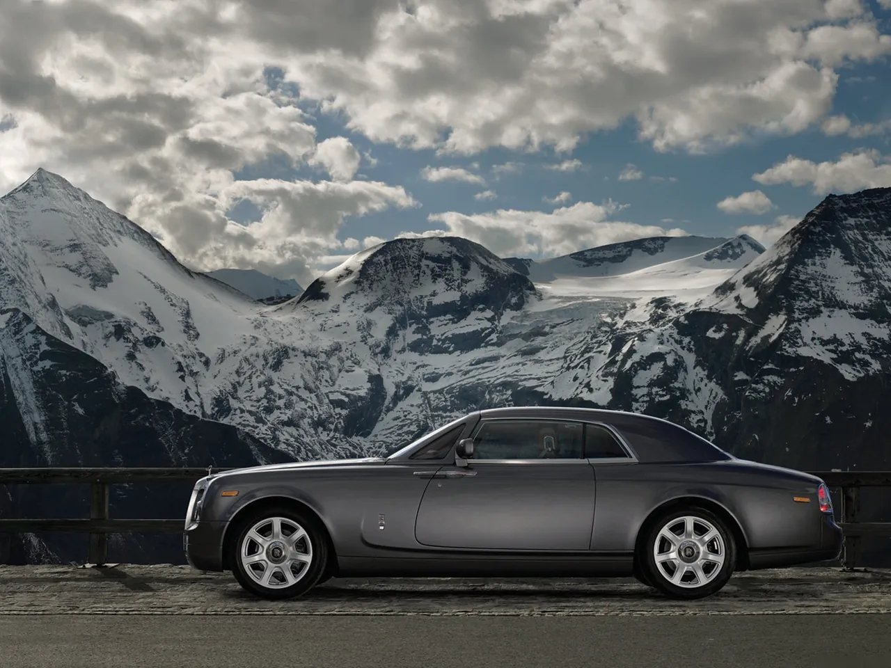 Rolls-Royce Phantom Coupe (2009) – boční profil