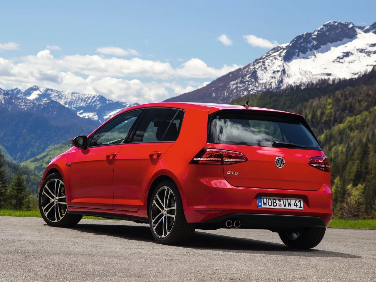 Volkswagen Golf GTD (2014) – zadní tříčtvrteční pohled