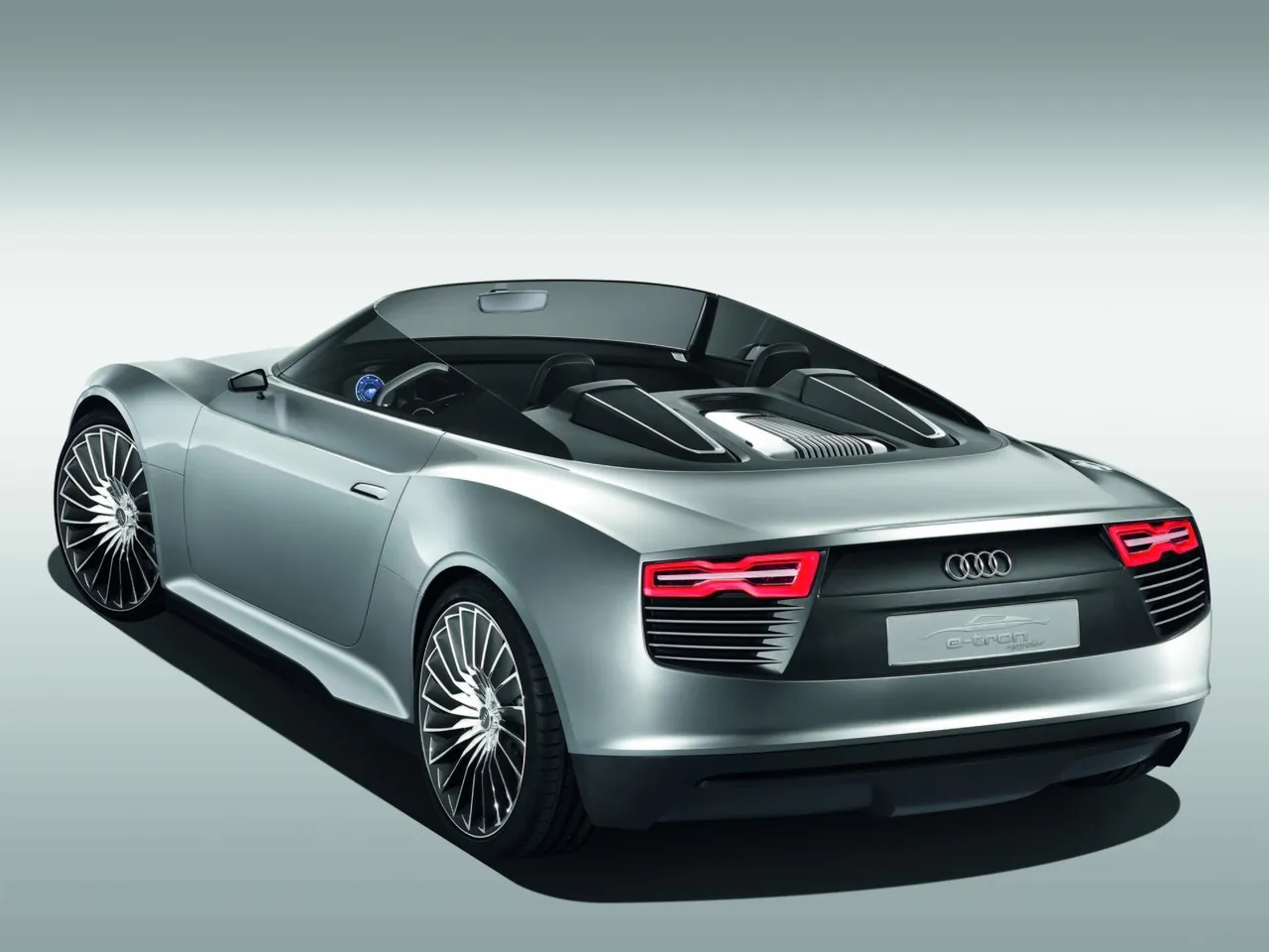 Audi e-tron Spyder Concept (2010) – zadní tříčtvrteční pohled