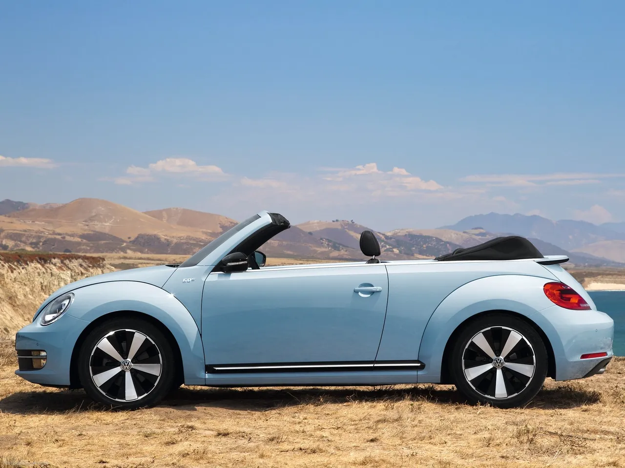 Volkswagen Beetle Convertible (2013) – boční profil