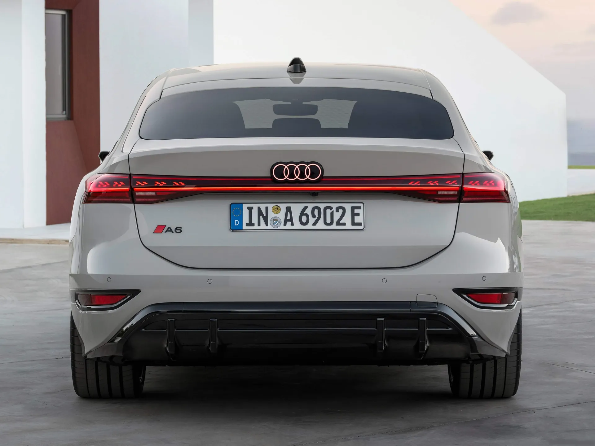 Audi A6 Sportback e-tron (2025) – zezadu