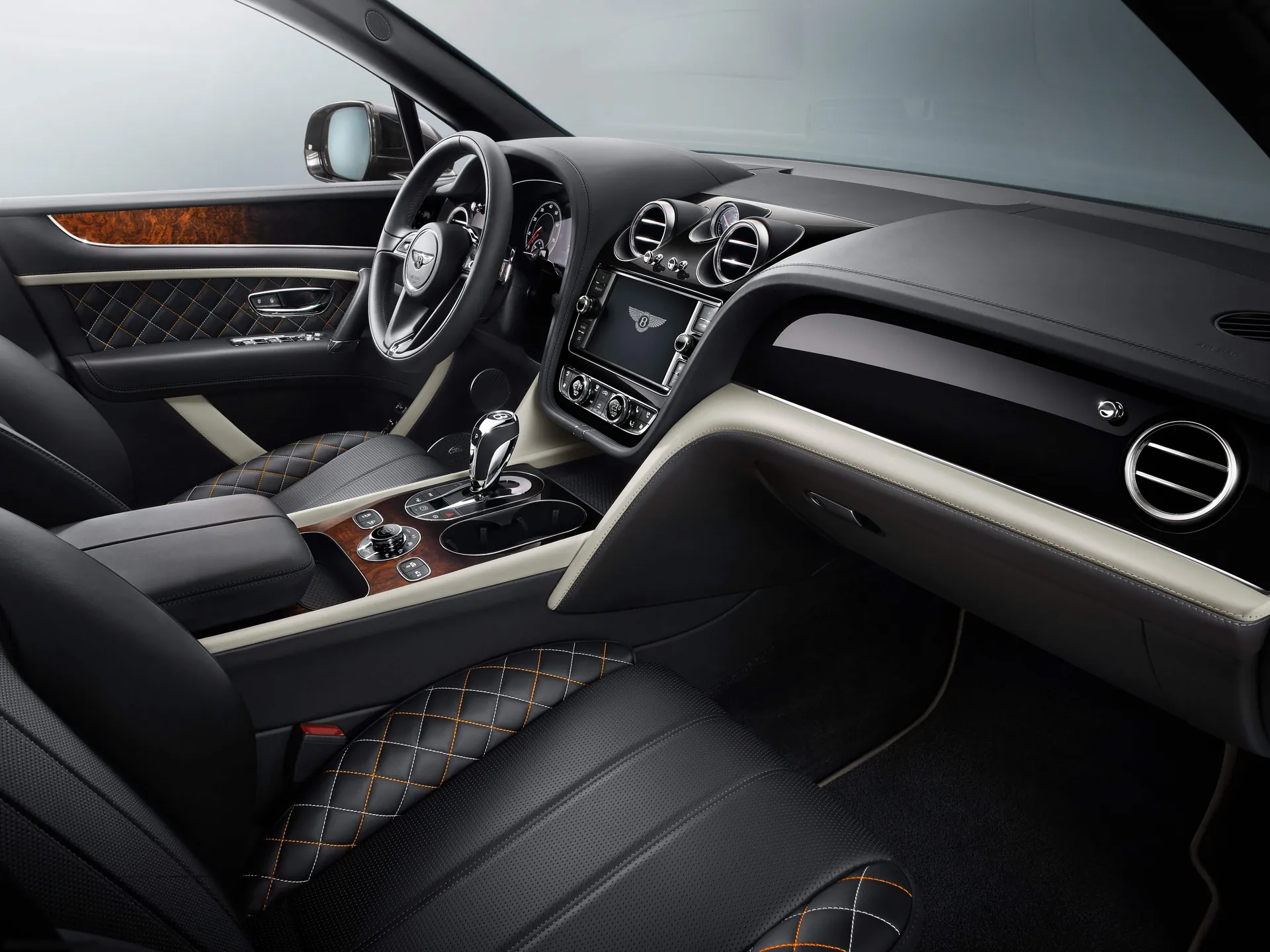 Bentley Bentayga Mulliner (2018) – interiér