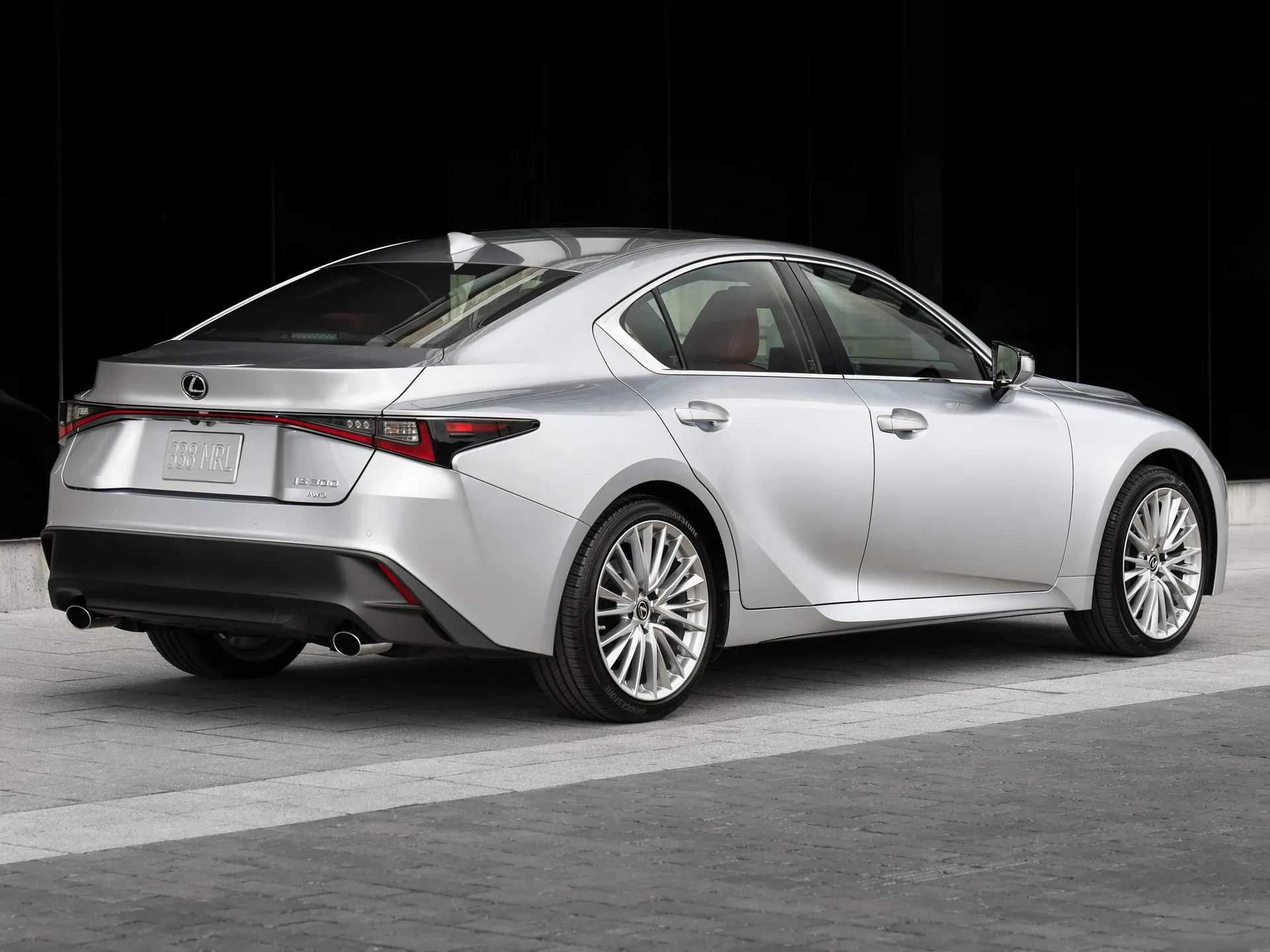 Lexus IS (2021) – zadní tříčtvrteční pohled