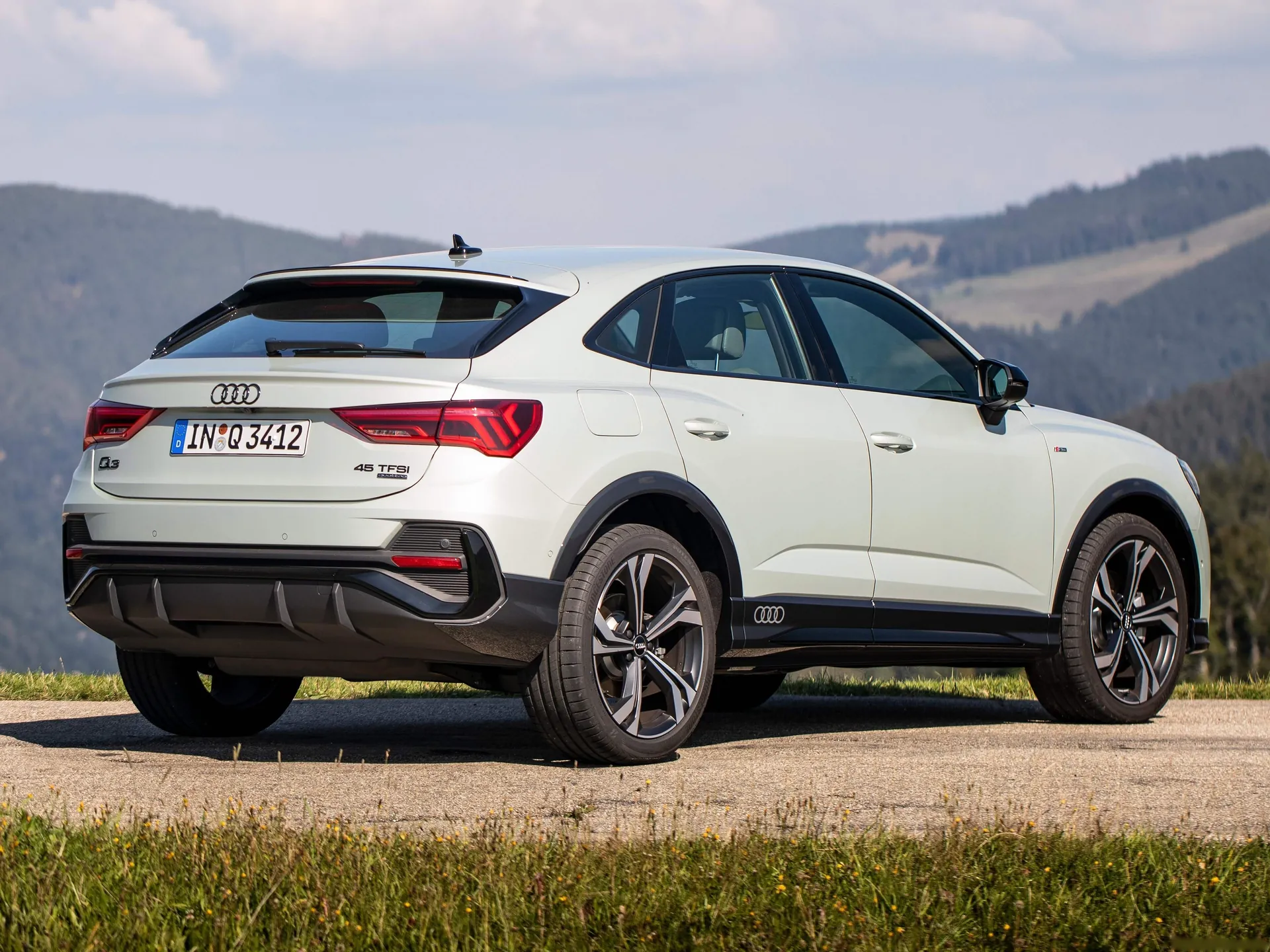 Audi Q3 Sportback (2020) – zadní tříčtvrteční pohled