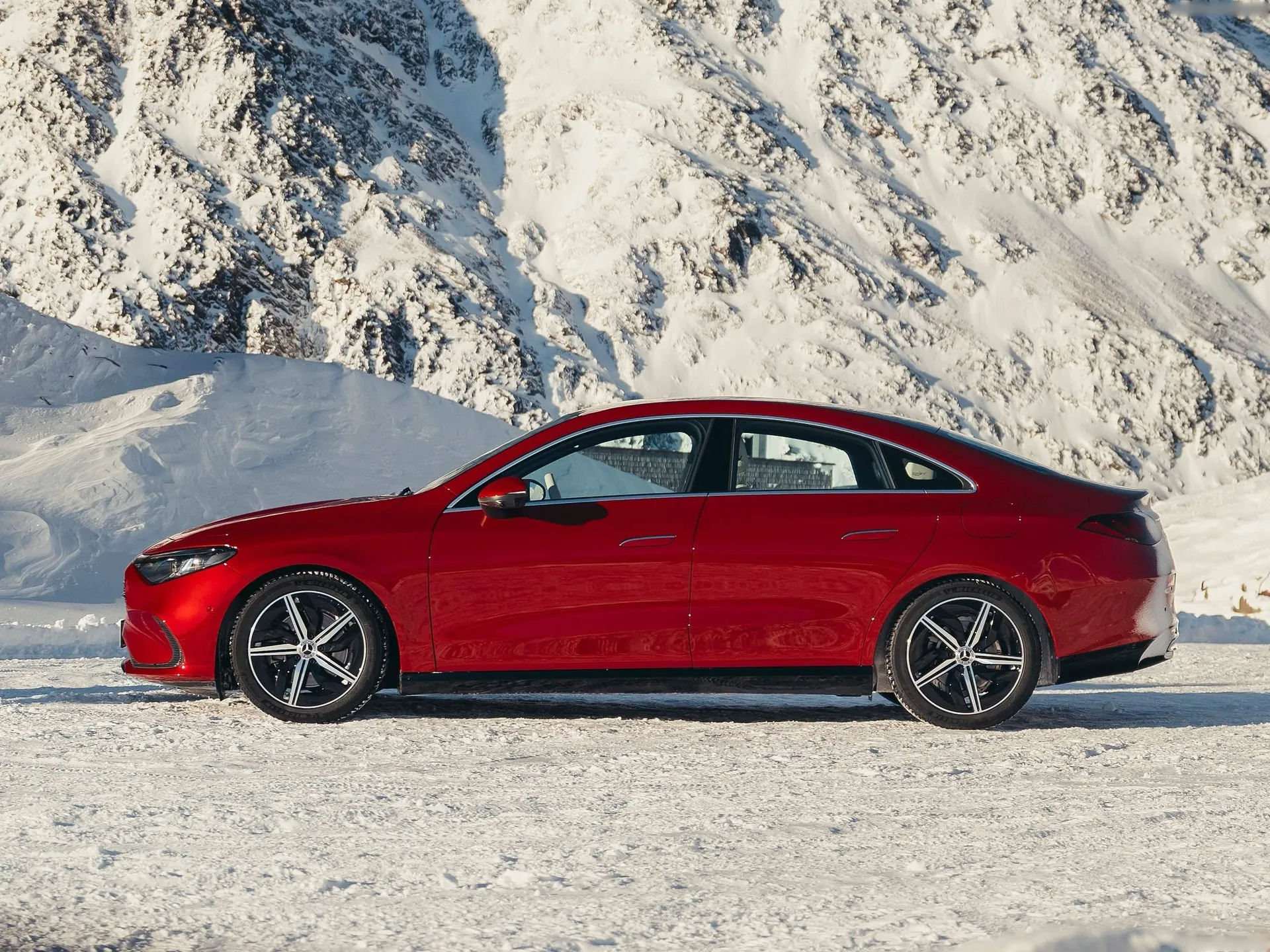 Mercedes-Benz CLA hybrid (2026) – boční profil