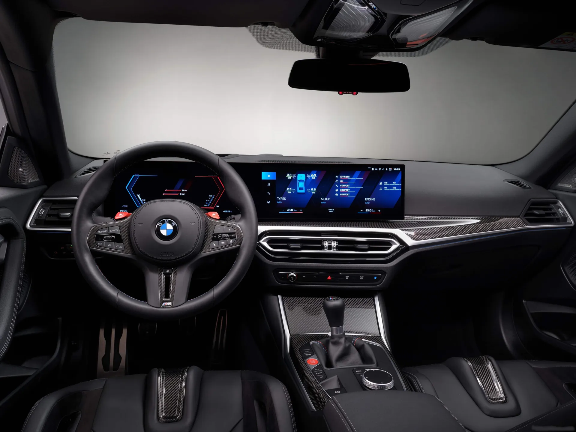 BMW M2 (2023) – interiér