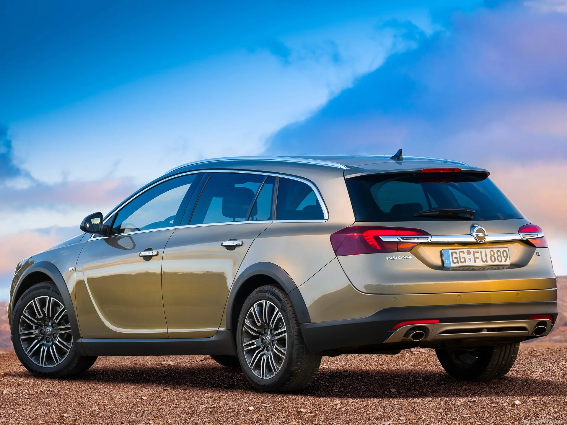 Opel Insignia Country Tourer (2014) – zadní tříčtvrteční pohled